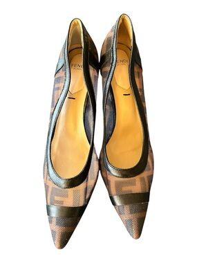 Fendi Colibri Size 40 Brown And Black Leather and Mesh Pumps excellent condition